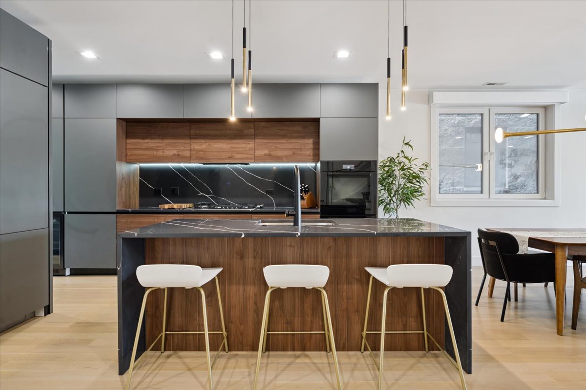 2149 W Belmont Avenue Unit: 3W