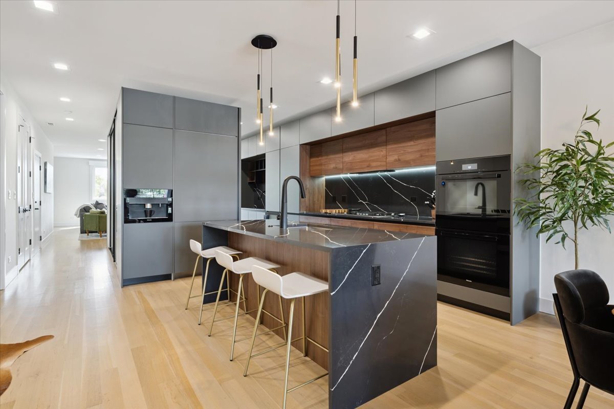 2149 W Belmont Avenue Unit: 3W