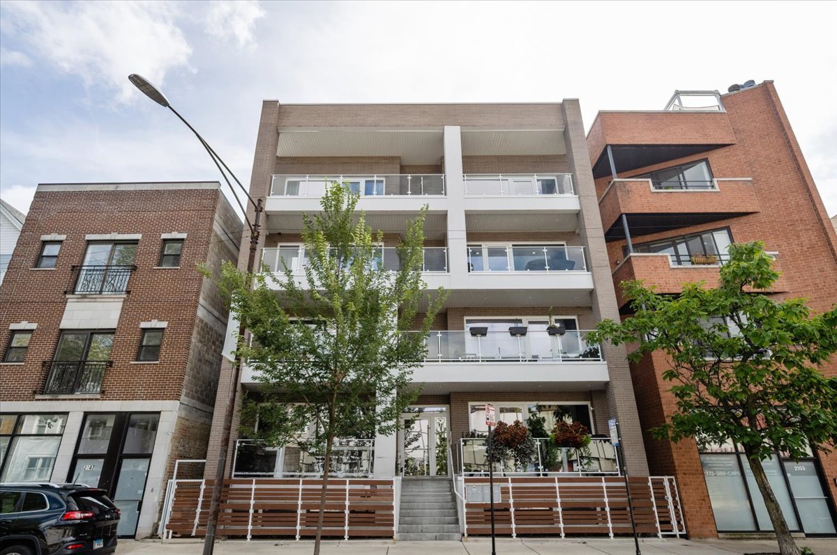 2149 W Belmont Avenue Unit: 3W