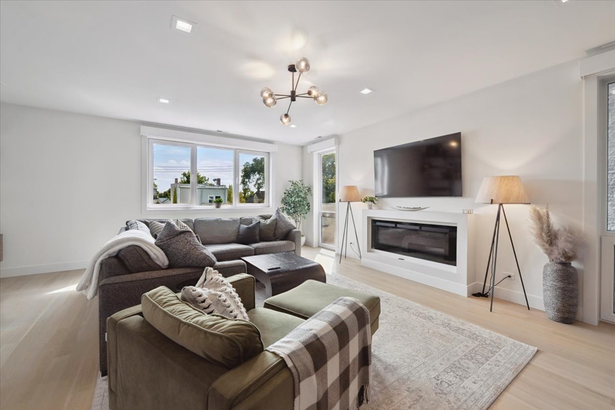 2149 W Belmont Avenue Unit: 3W