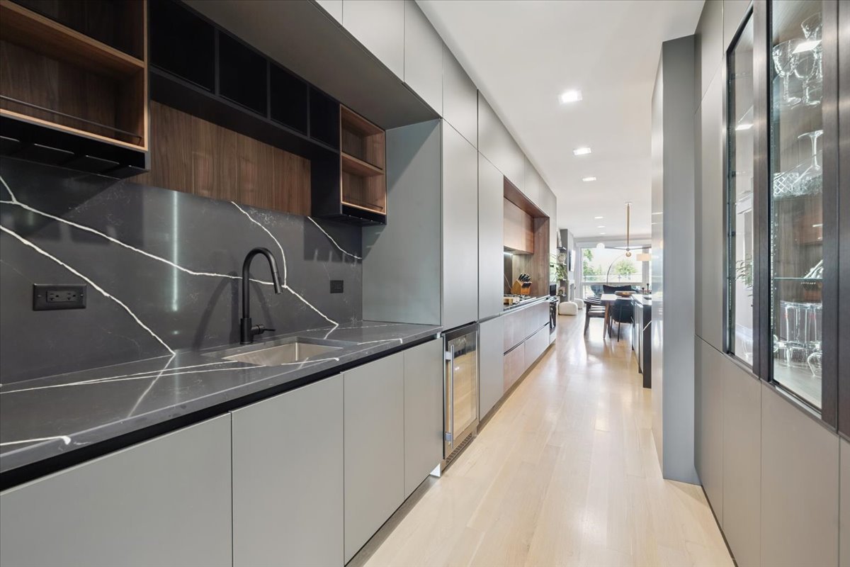 2149 W Belmont Avenue Unit: 3W