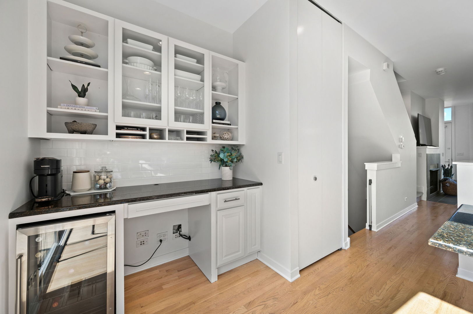 1759 W Wellington Avenue