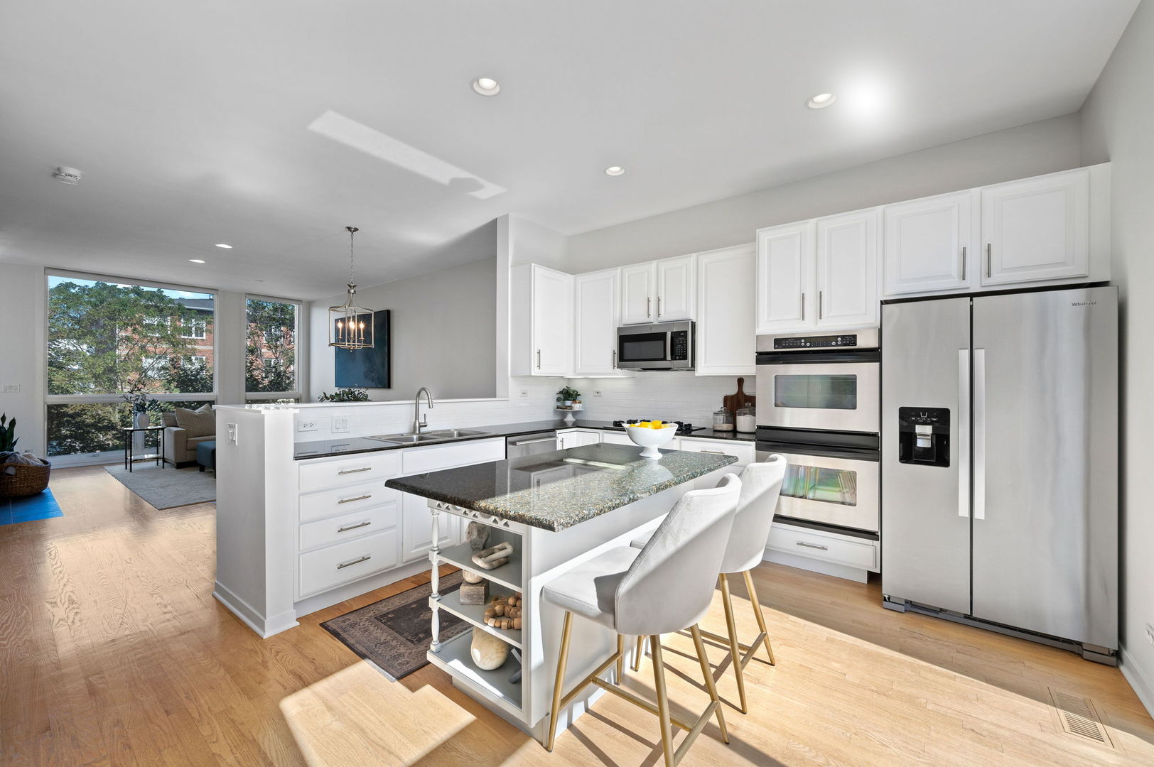 1759 W Wellington Avenue