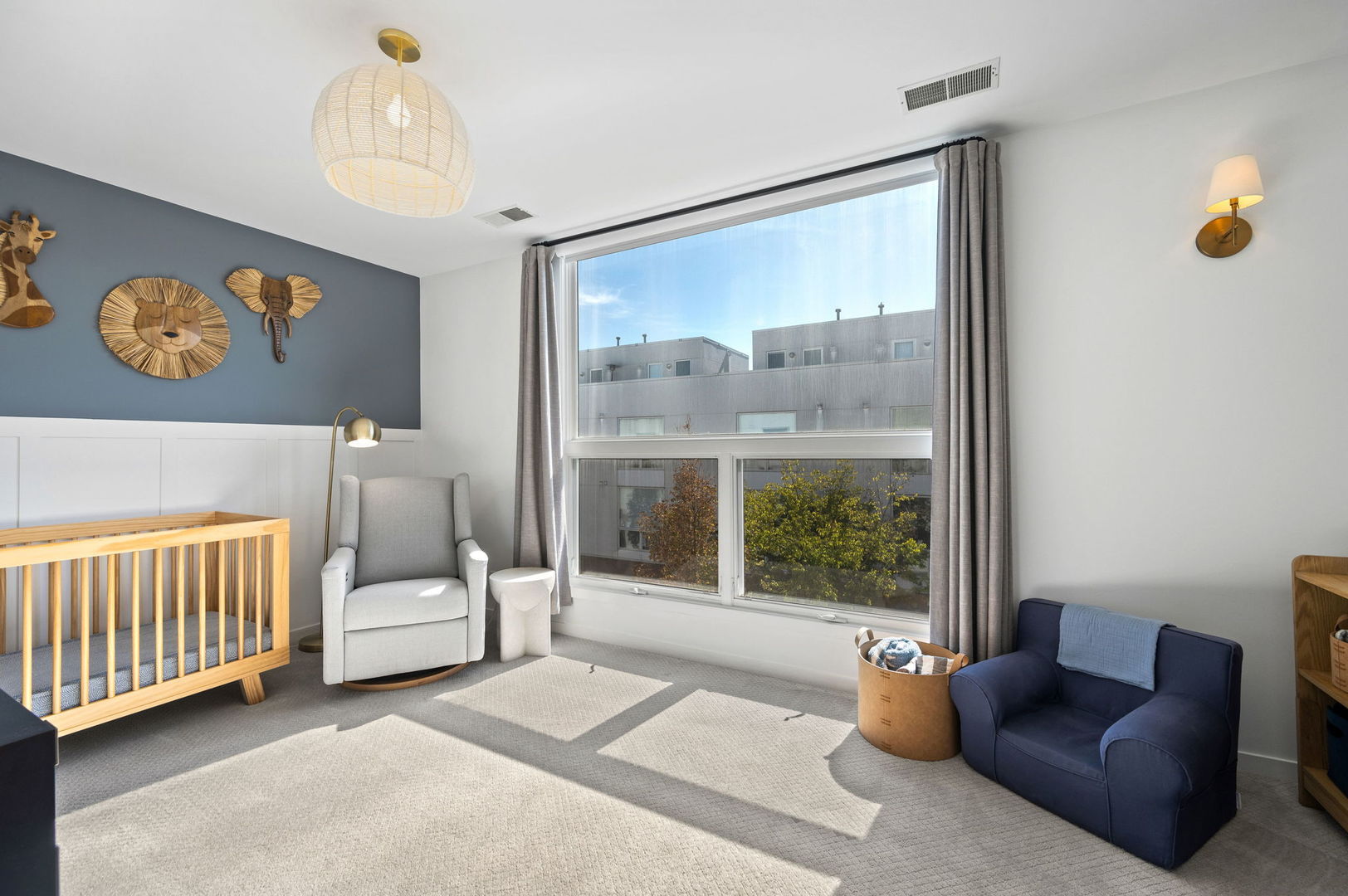 1759 W Wellington Avenue