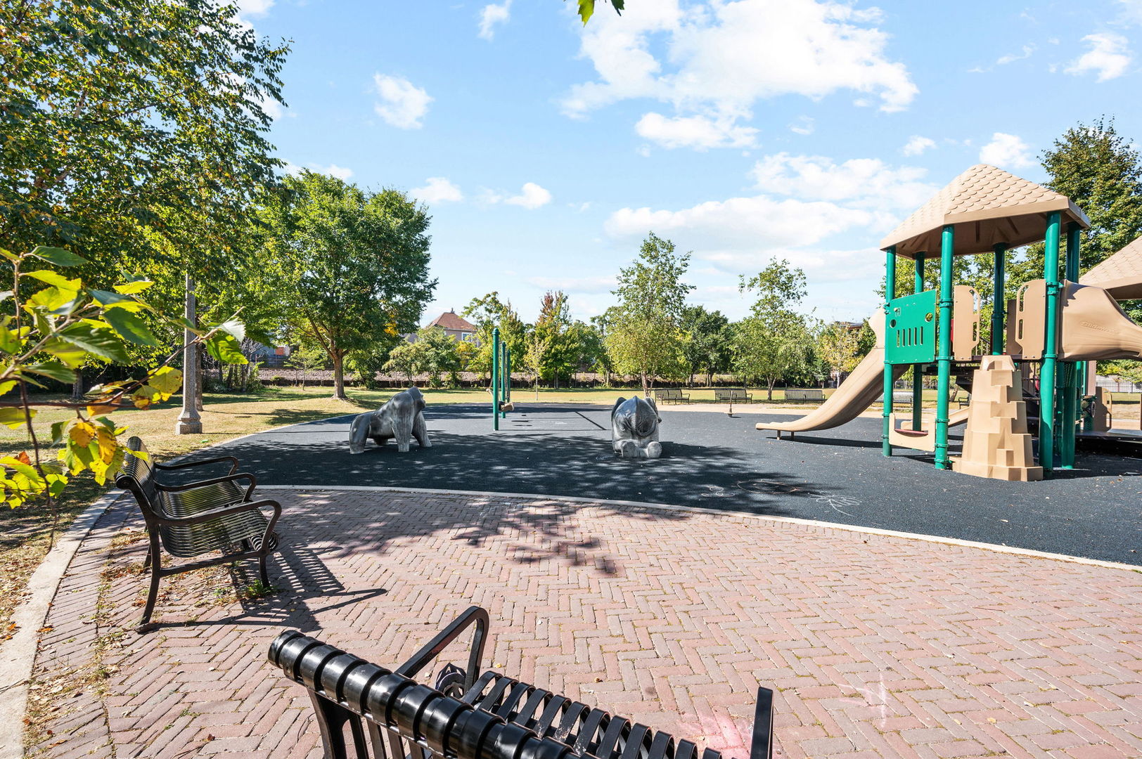 1759 W Wellington Avenue