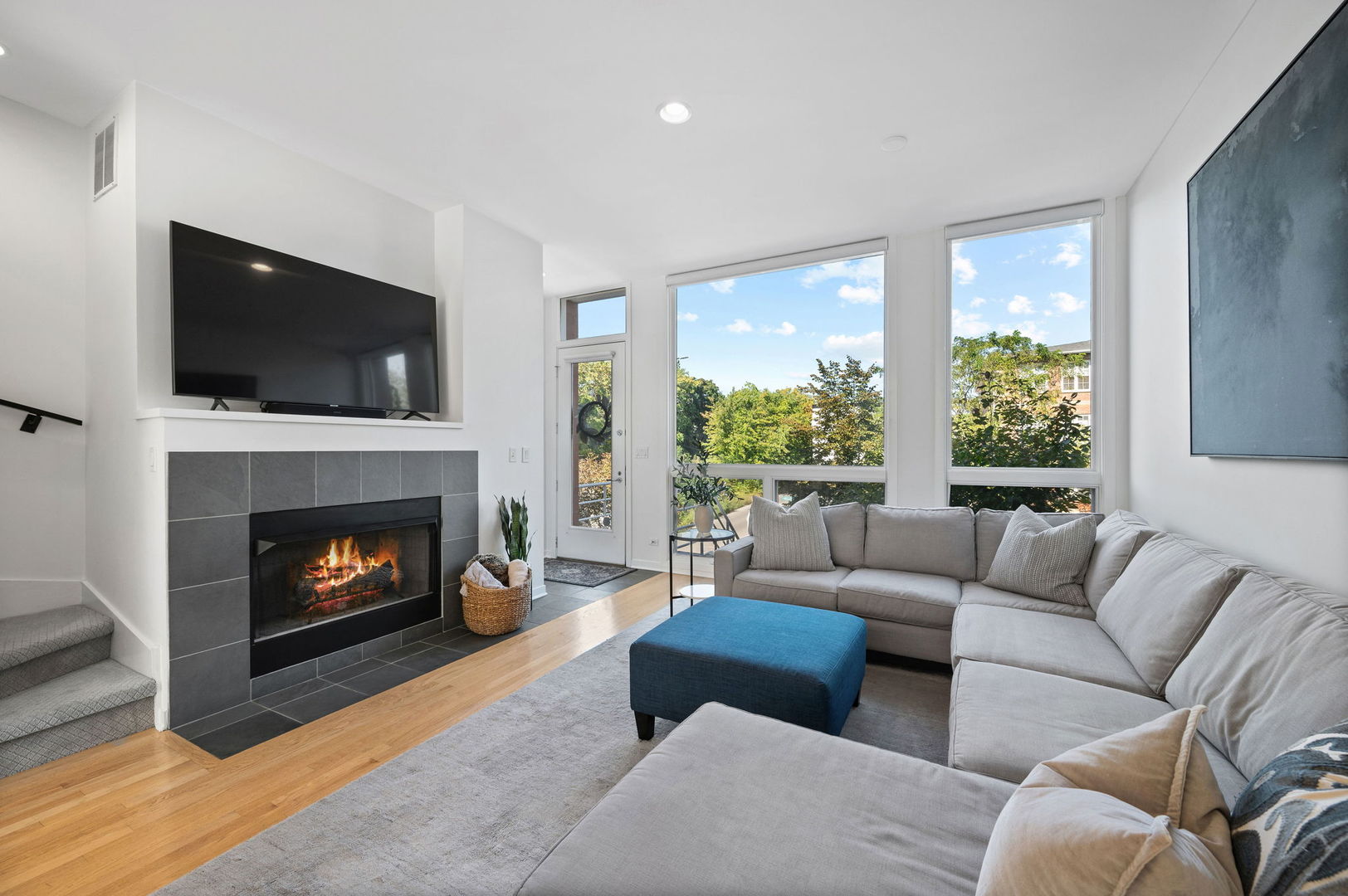 1759 W Wellington Avenue