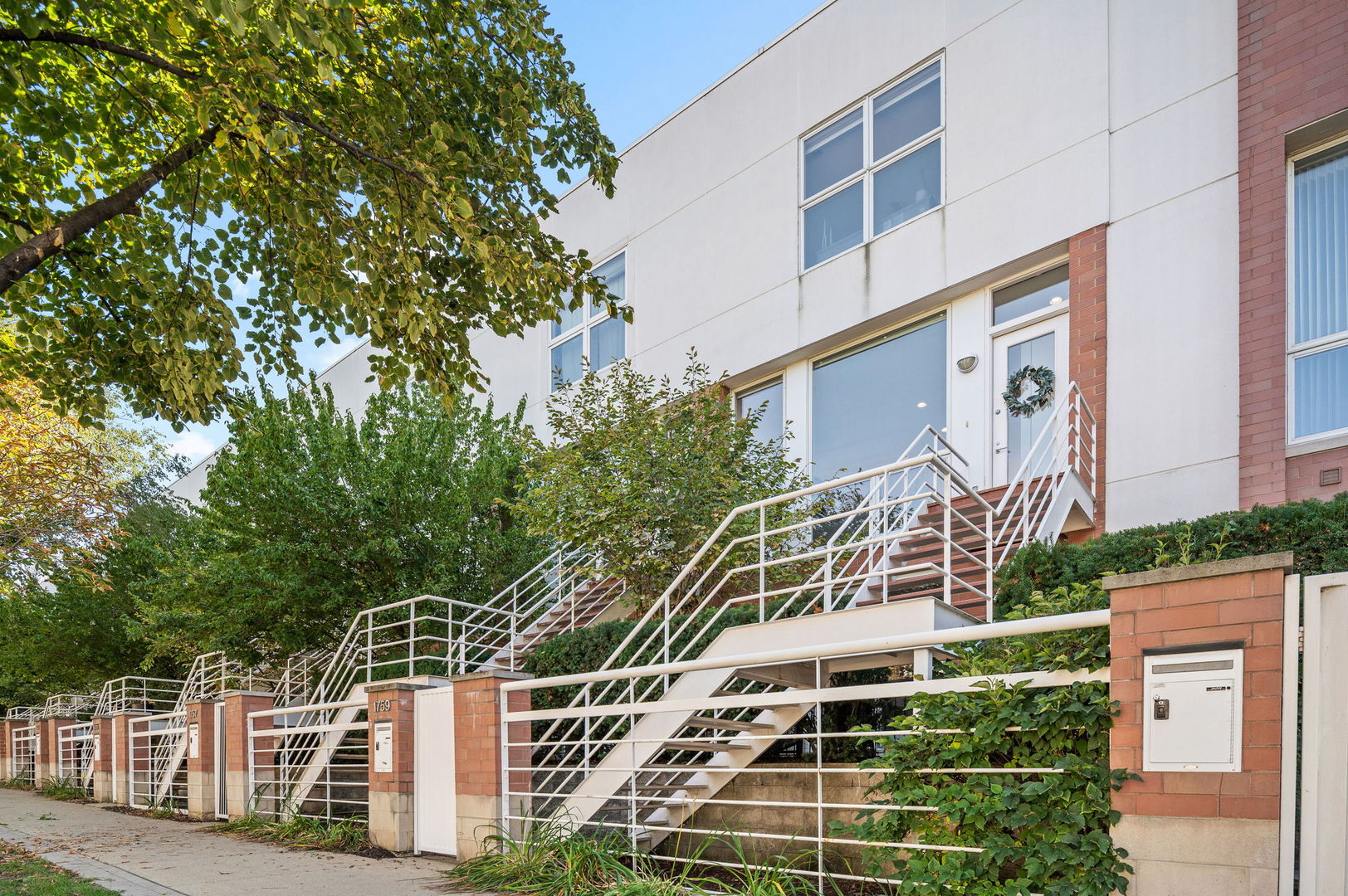 1759 W Wellington Avenue