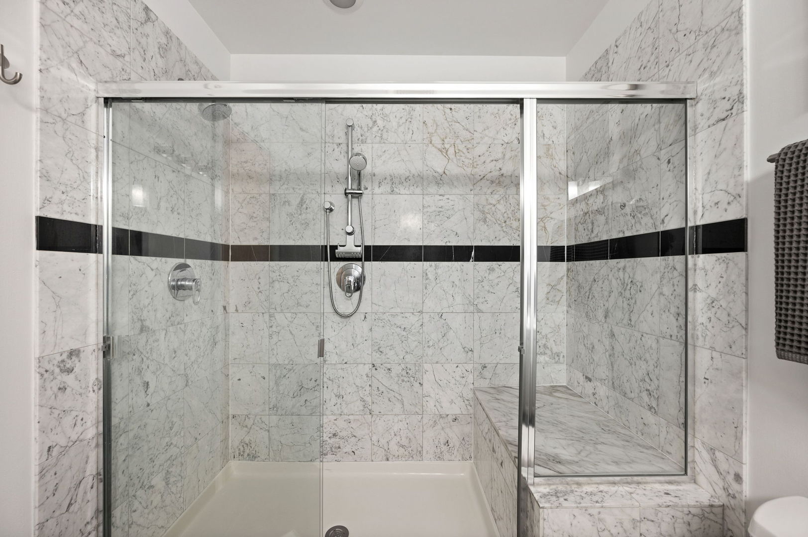 1759 W Wellington Avenue