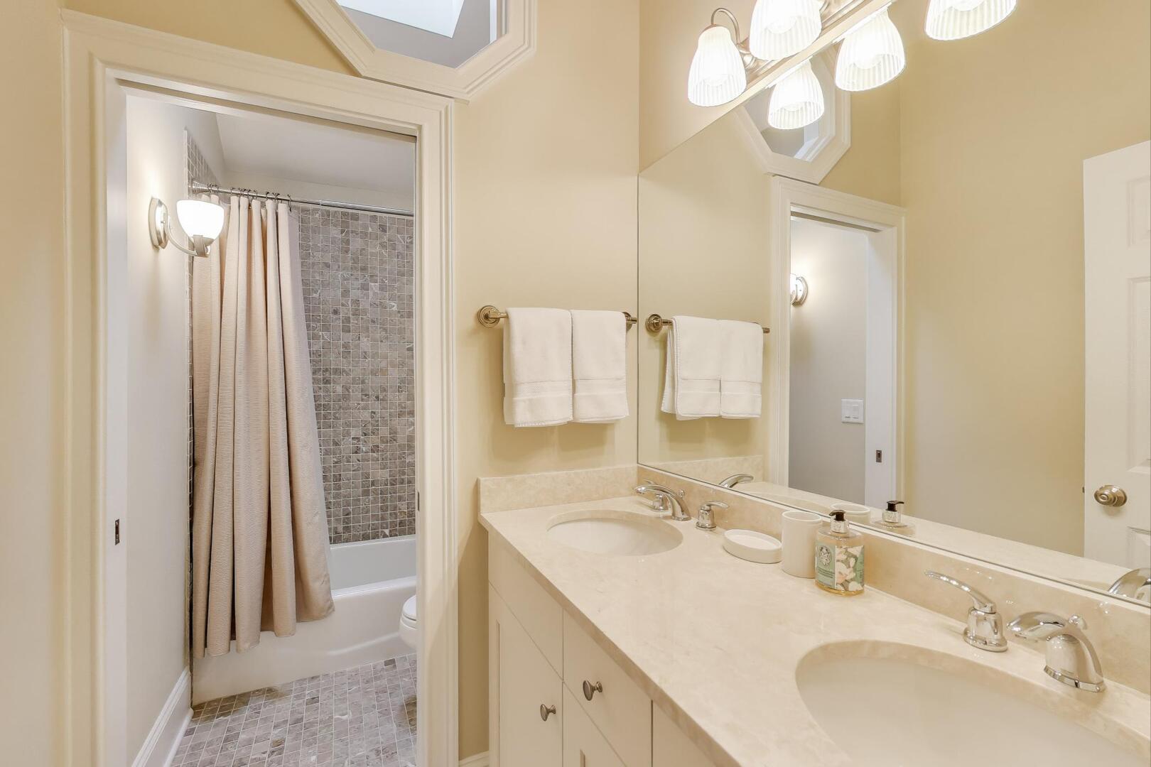 3418 N HAMILTON Avenue