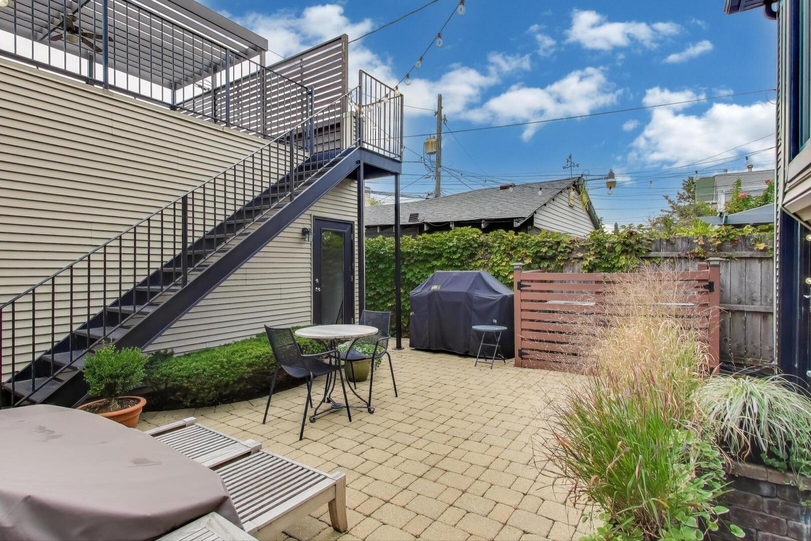 3418 N HAMILTON Avenue