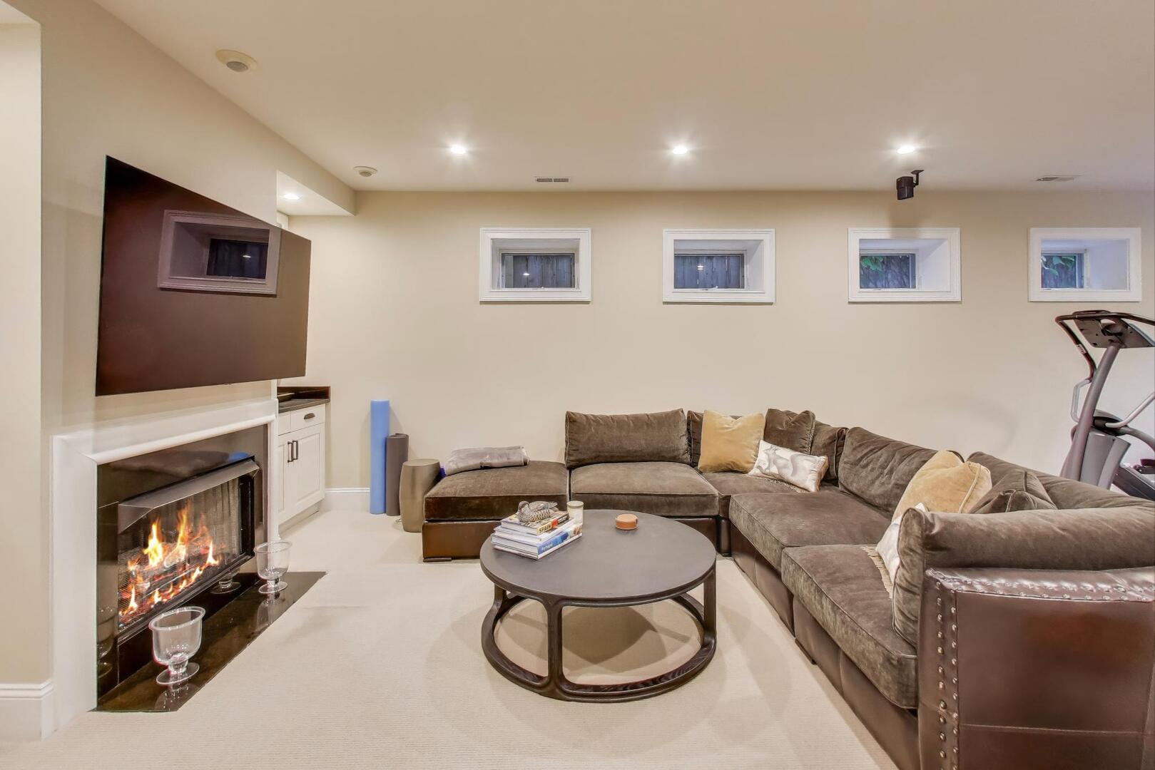 3418 N HAMILTON Avenue