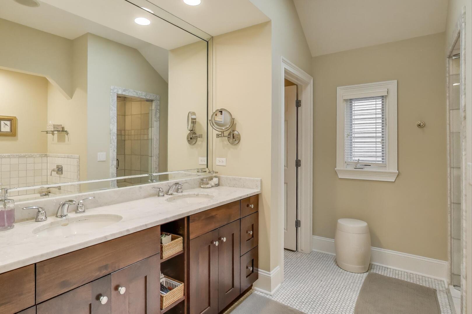 3418 N HAMILTON Avenue