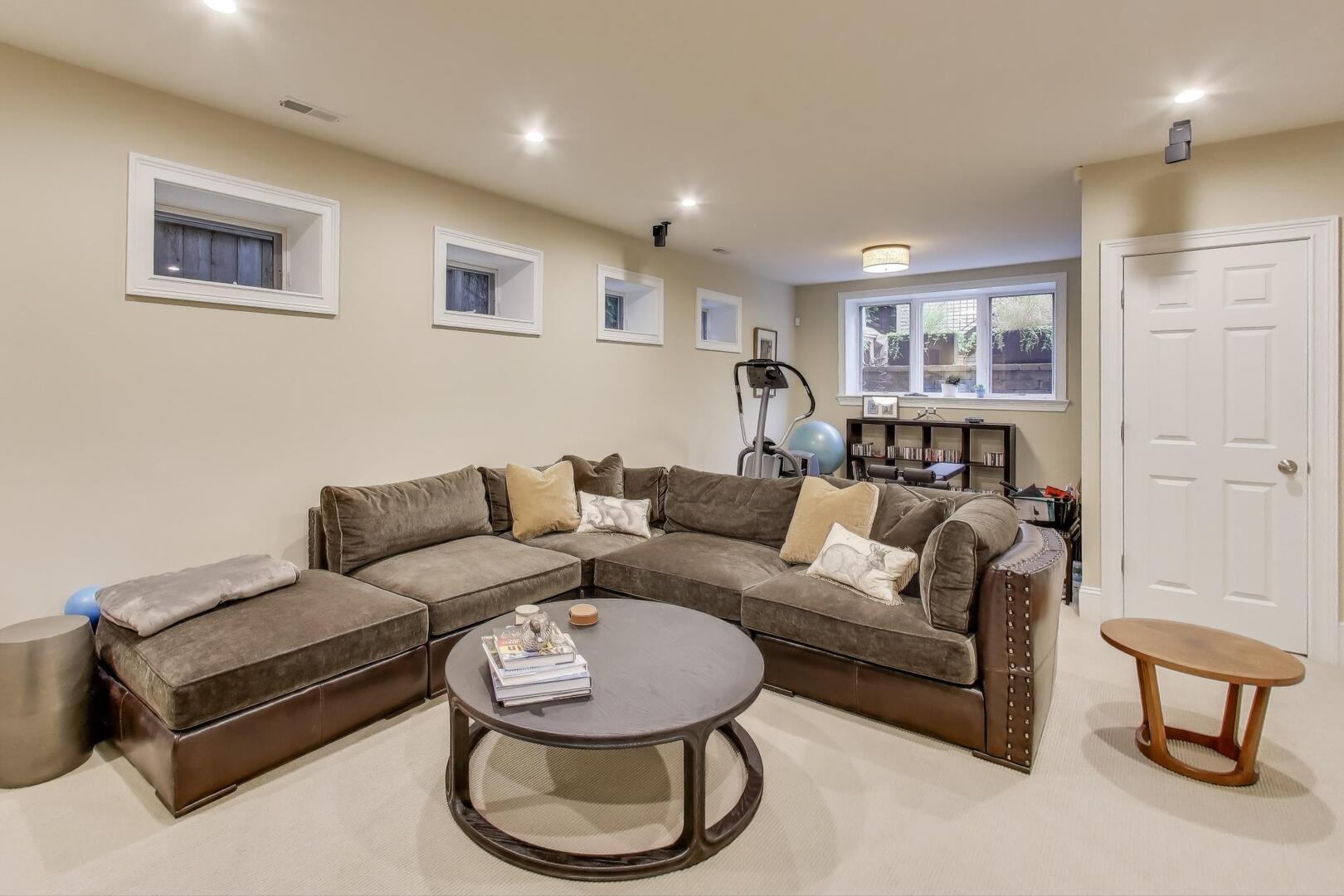 3418 N HAMILTON Avenue