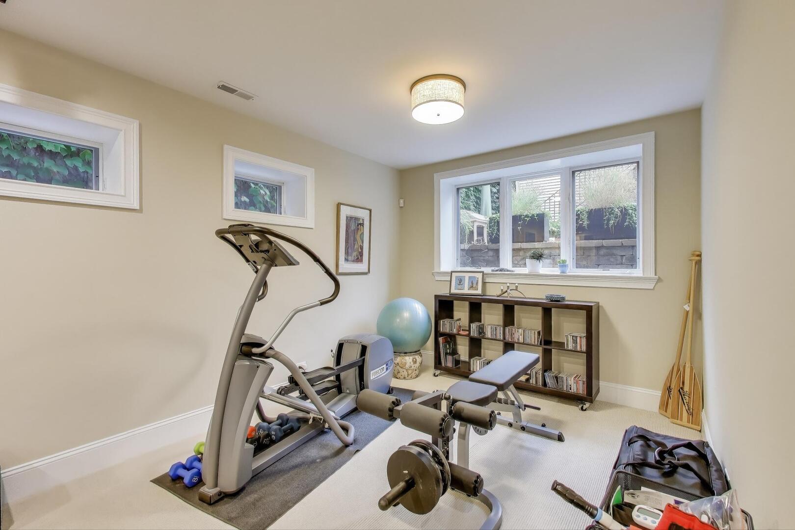 3418 N HAMILTON Avenue