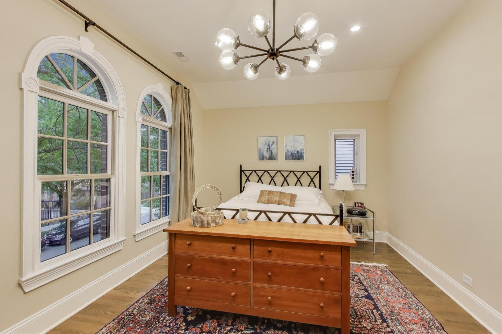 3418 N HAMILTON Avenue