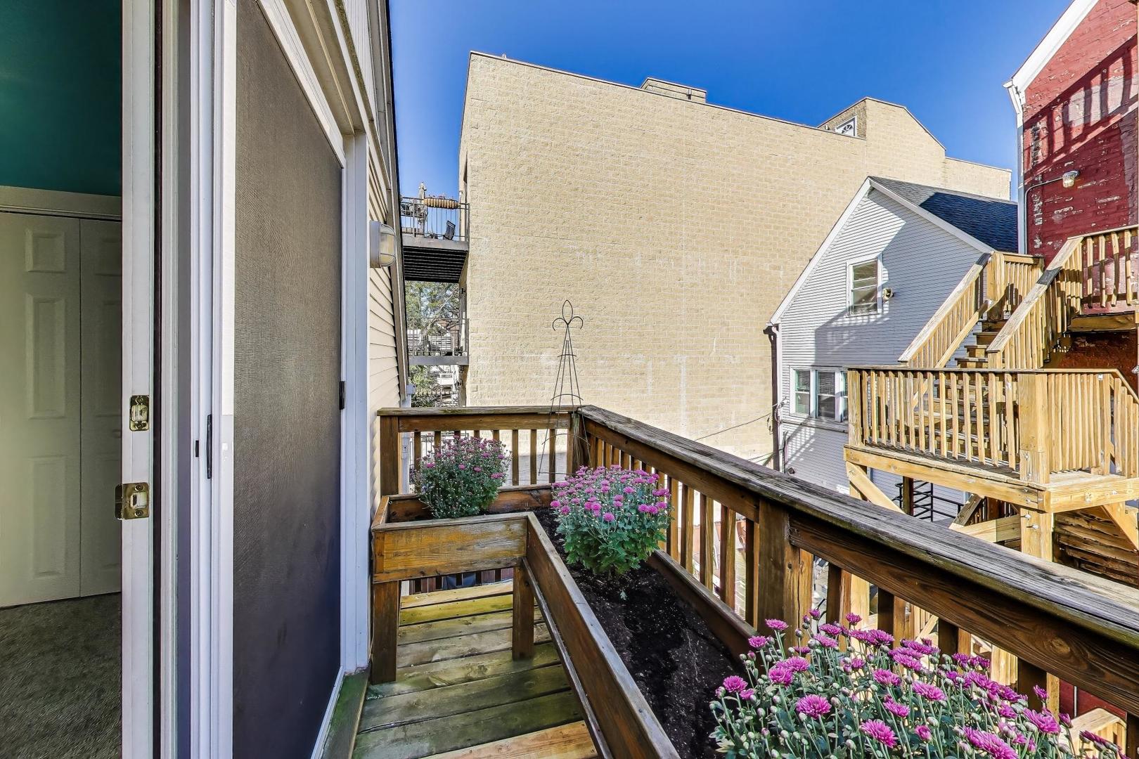 1437 W Belmont Avenue Unit: 4