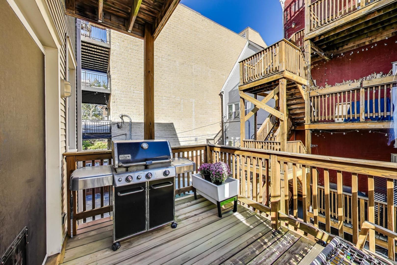 1437 W Belmont Avenue Unit: 4