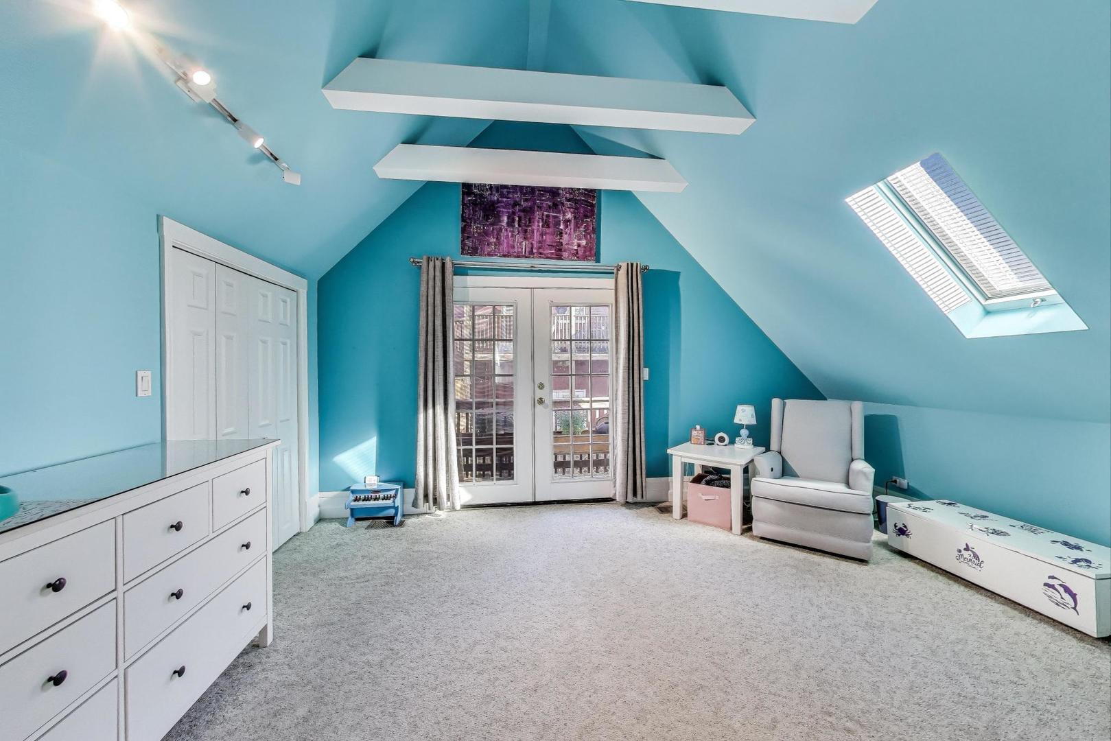 1437 W Belmont Avenue Unit: 4