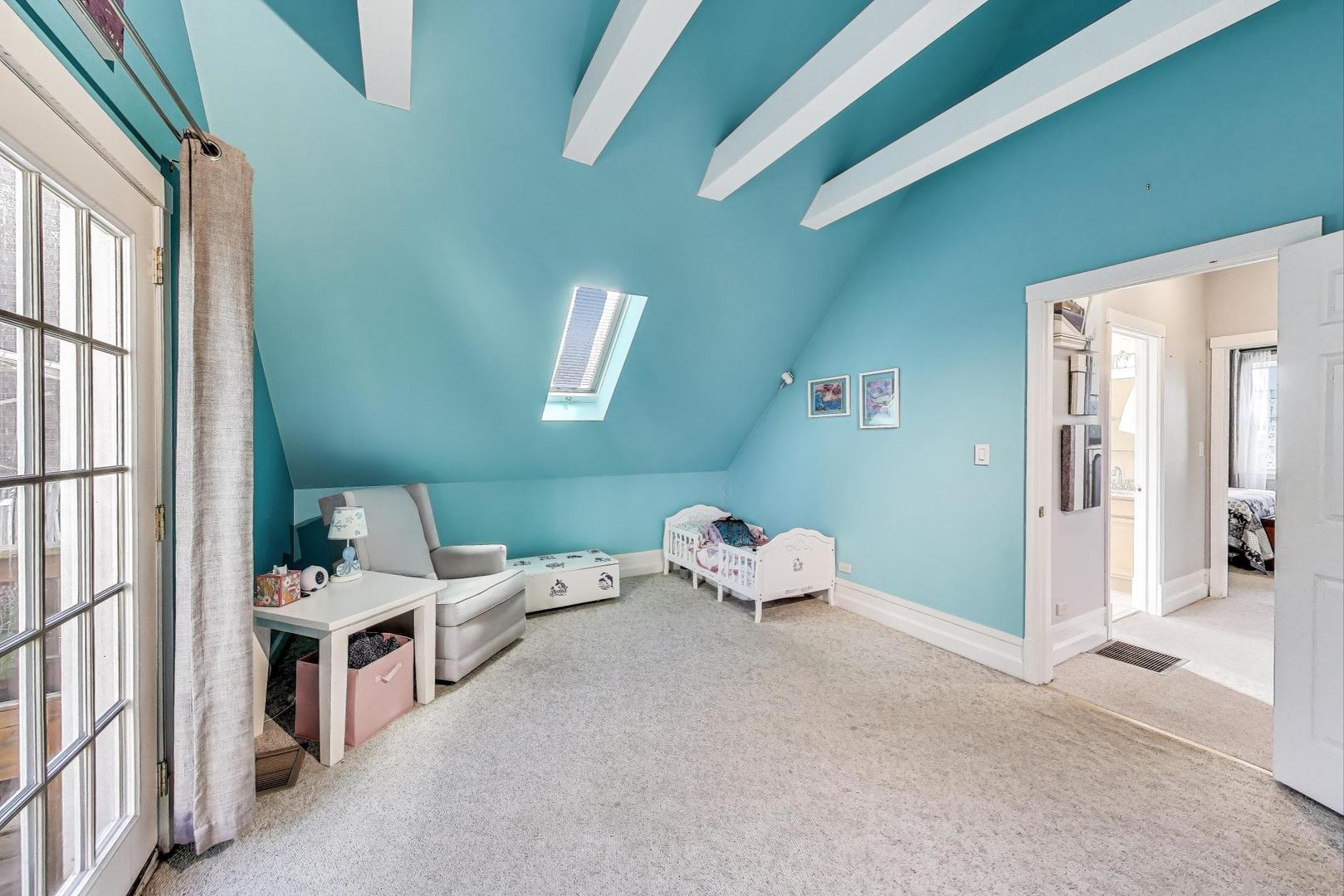 1437 W Belmont Avenue Unit: 4