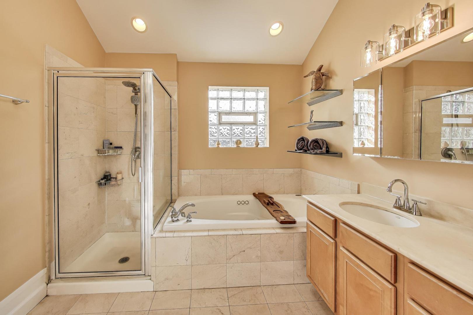 1437 W Belmont Avenue Unit: 4