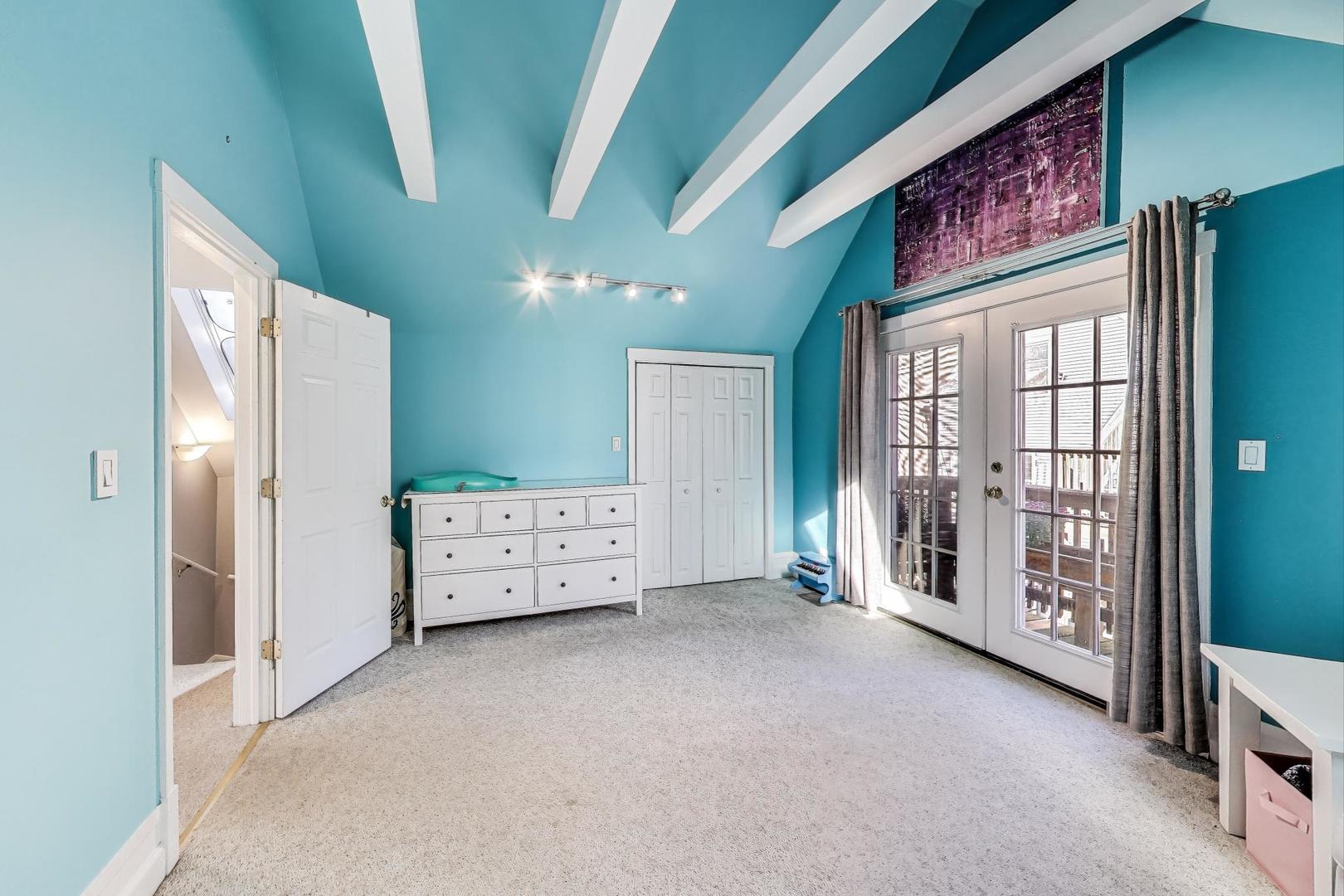 1437 W Belmont Avenue Unit: 4