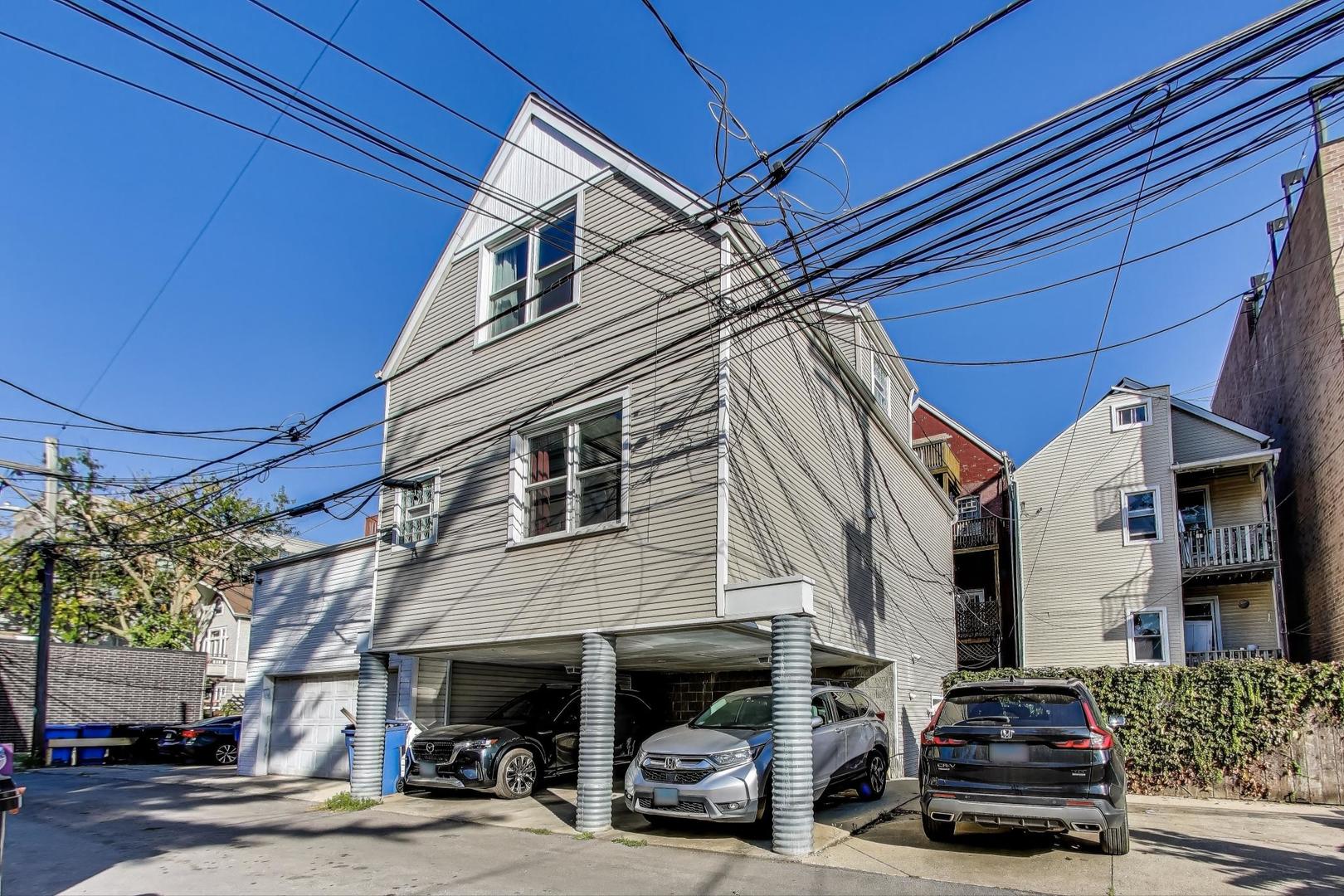 1437 W Belmont Avenue Unit: 4