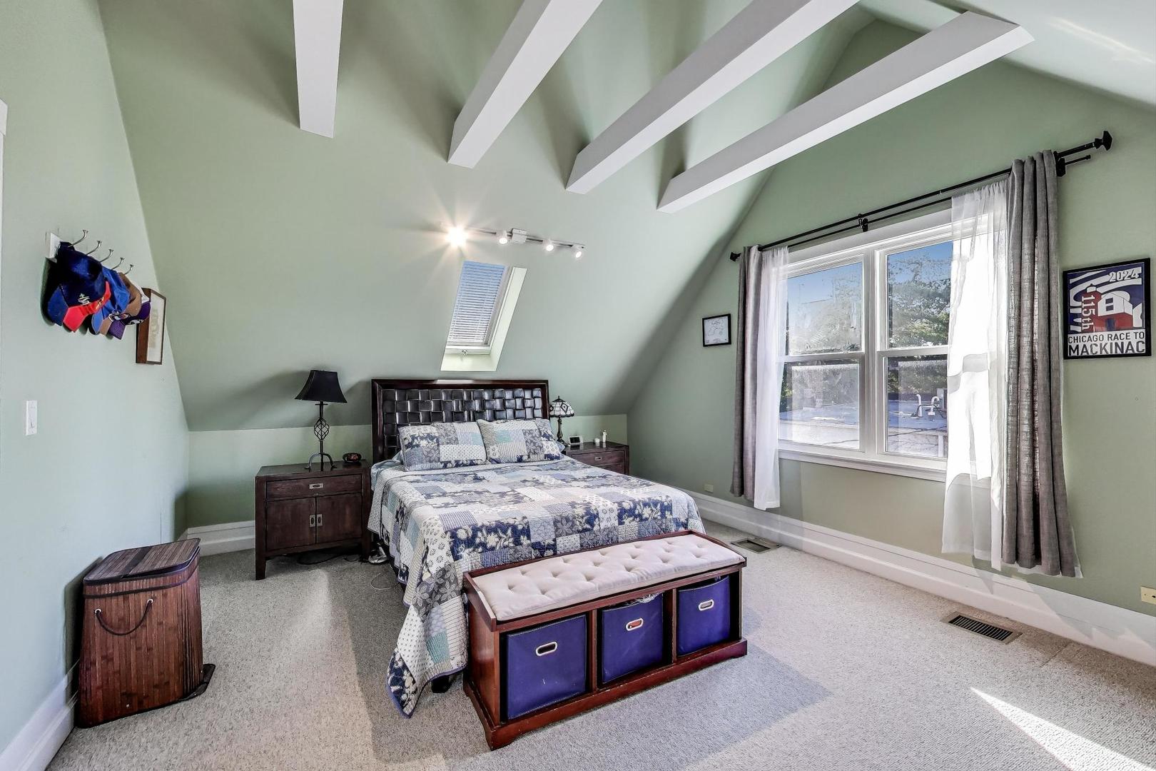 1437 W Belmont Avenue Unit: 4