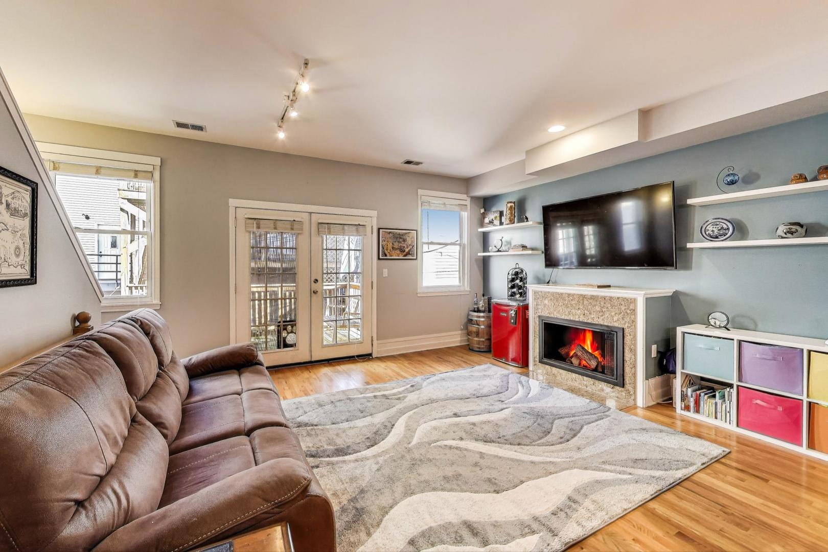 1437 W Belmont Avenue Unit: 4