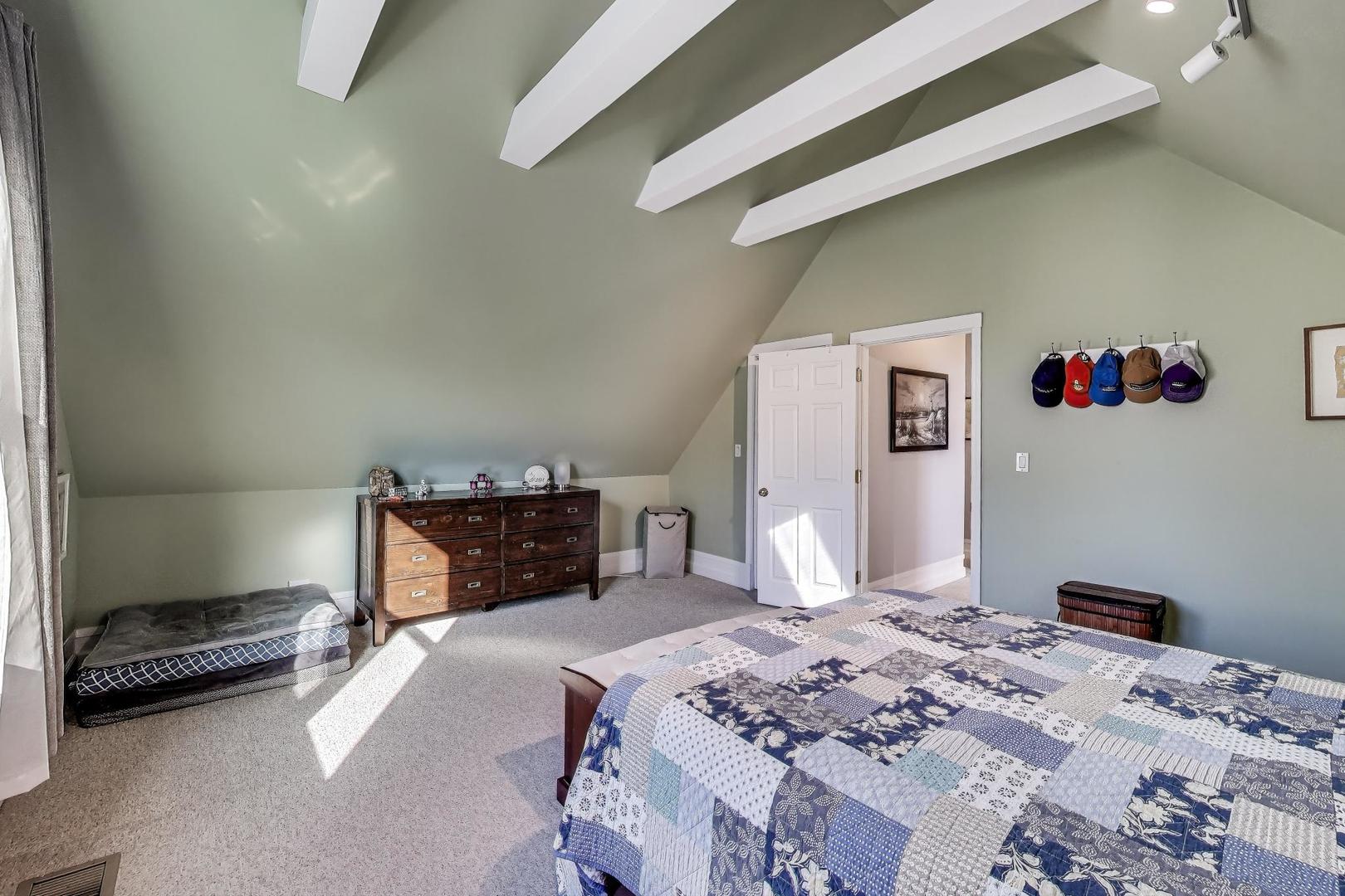 1437 W Belmont Avenue Unit: 4