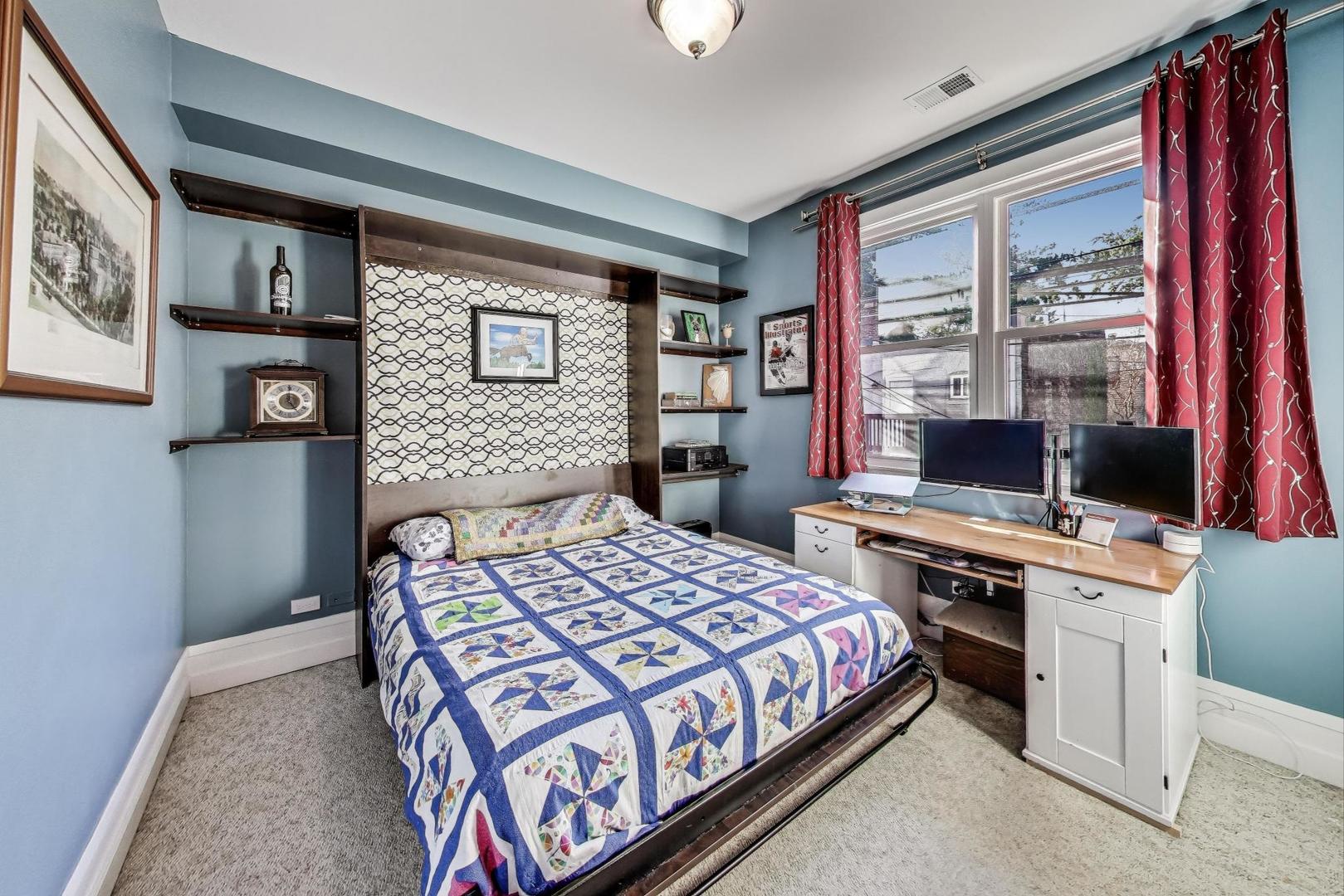 1437 W Belmont Avenue Unit: 4