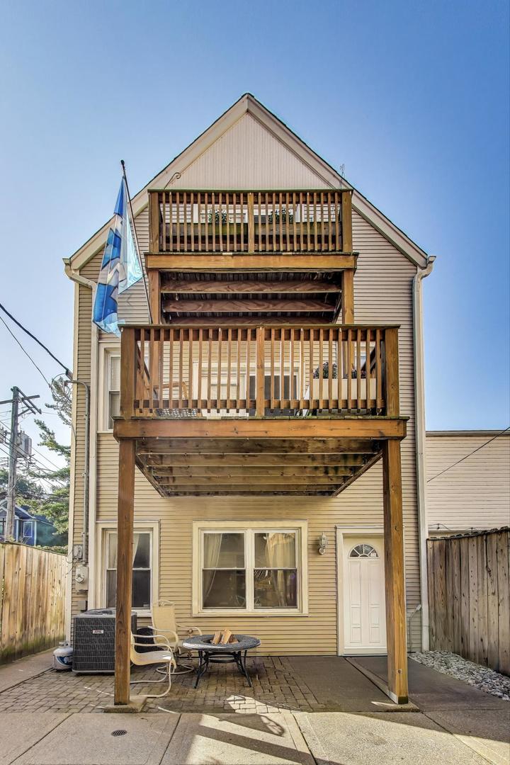 1437 W Belmont Avenue Unit: 4