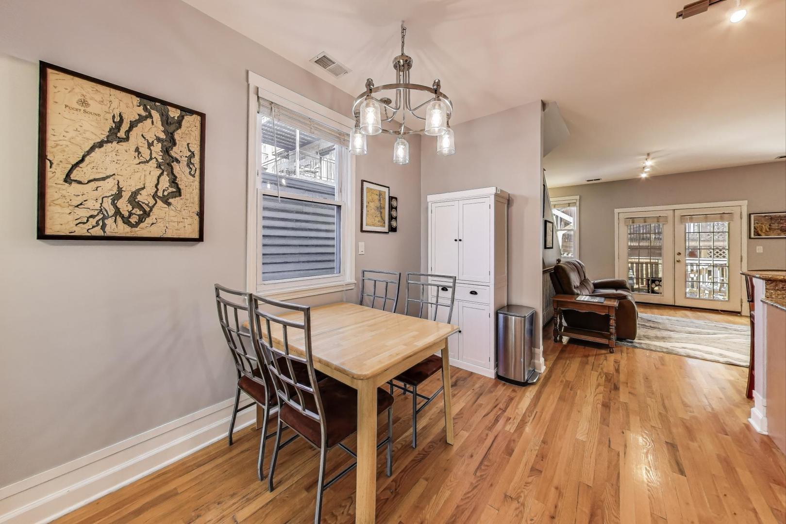 1437 W Belmont Avenue Unit: 4