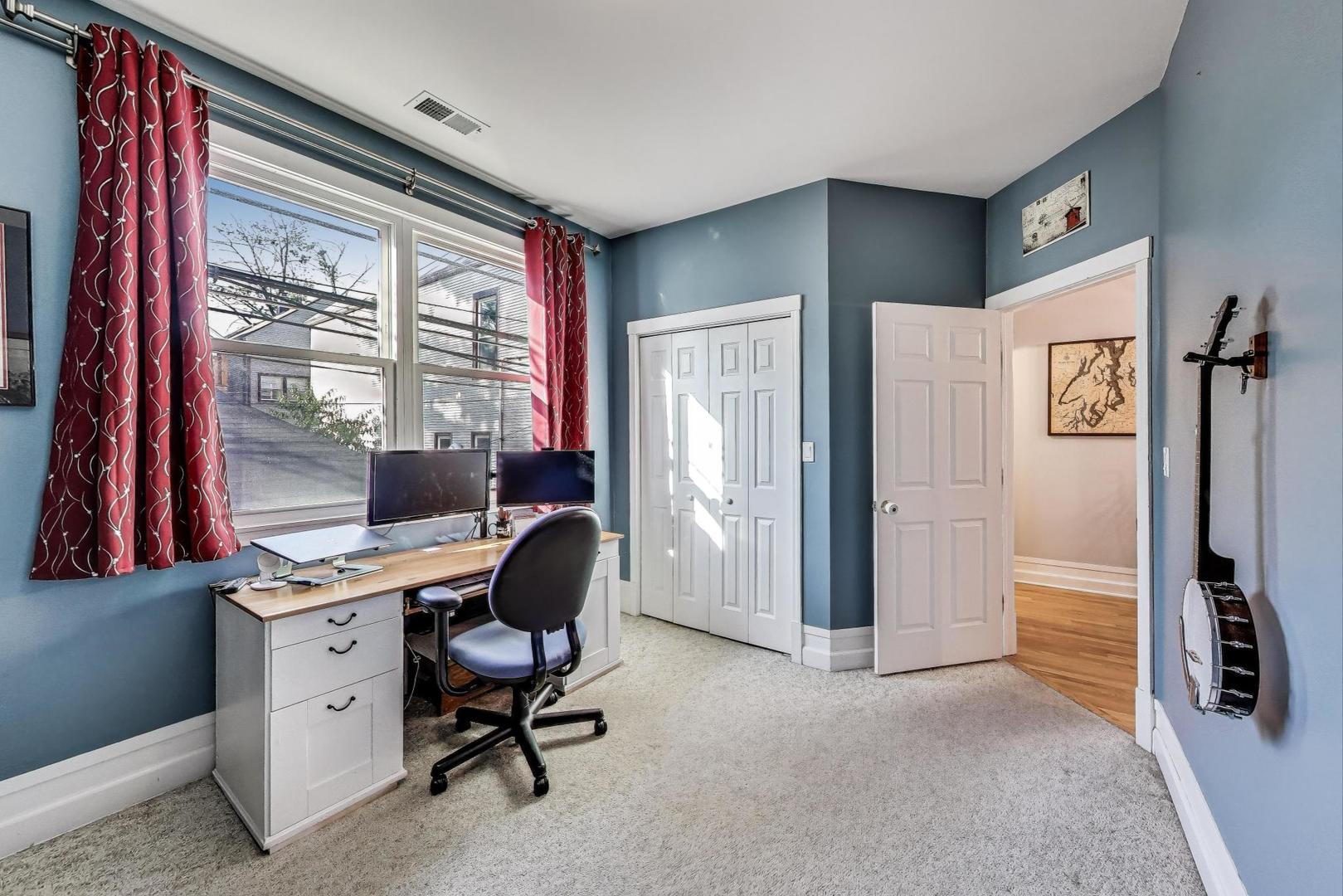 1437 W Belmont Avenue Unit: 4