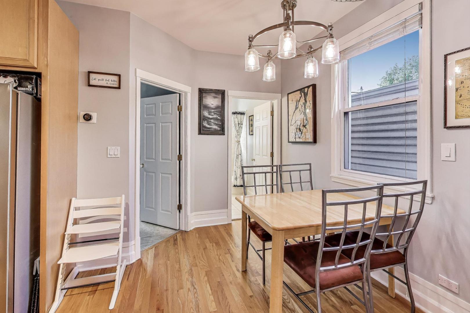 1437 W Belmont Avenue Unit: 4