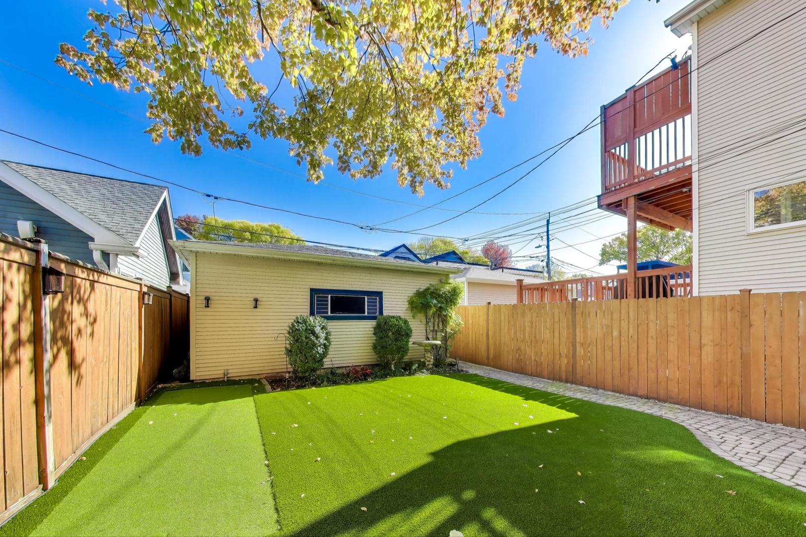 4333 N Oakley Avenue