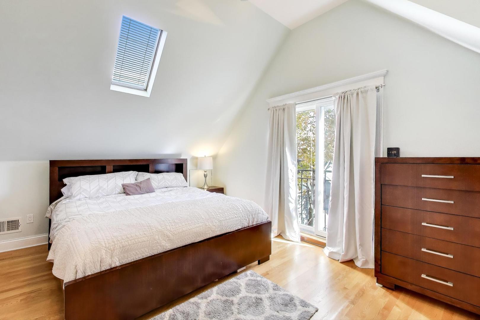 4333 N Oakley Avenue