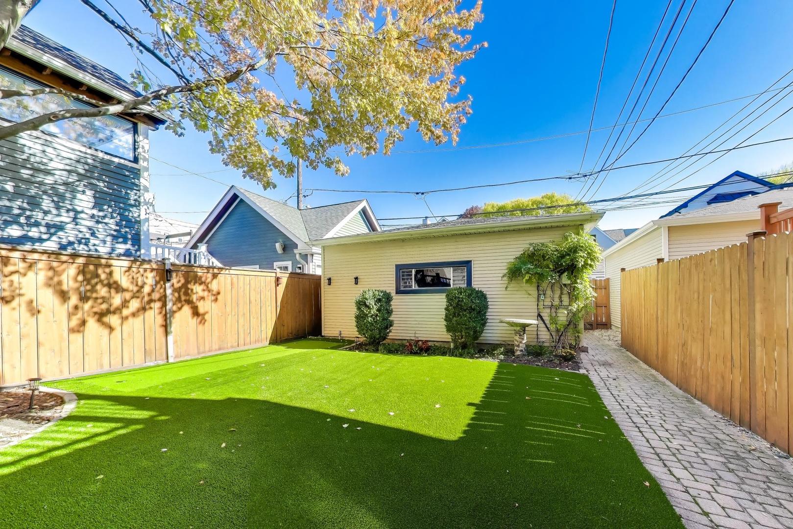 4333 N Oakley Avenue