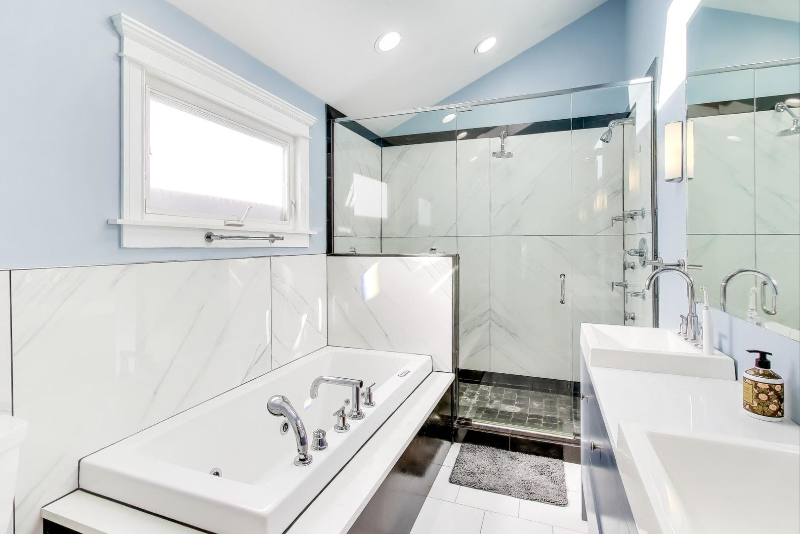 4333 N Oakley Avenue