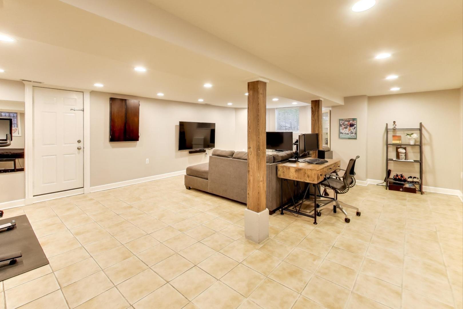 4333 N Oakley Avenue