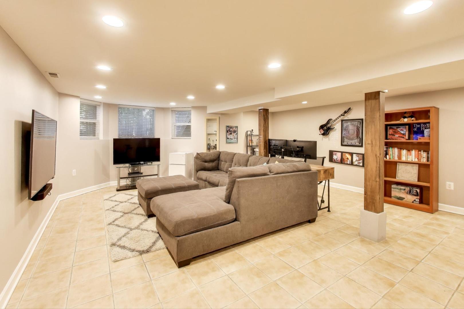 4333 N Oakley Avenue