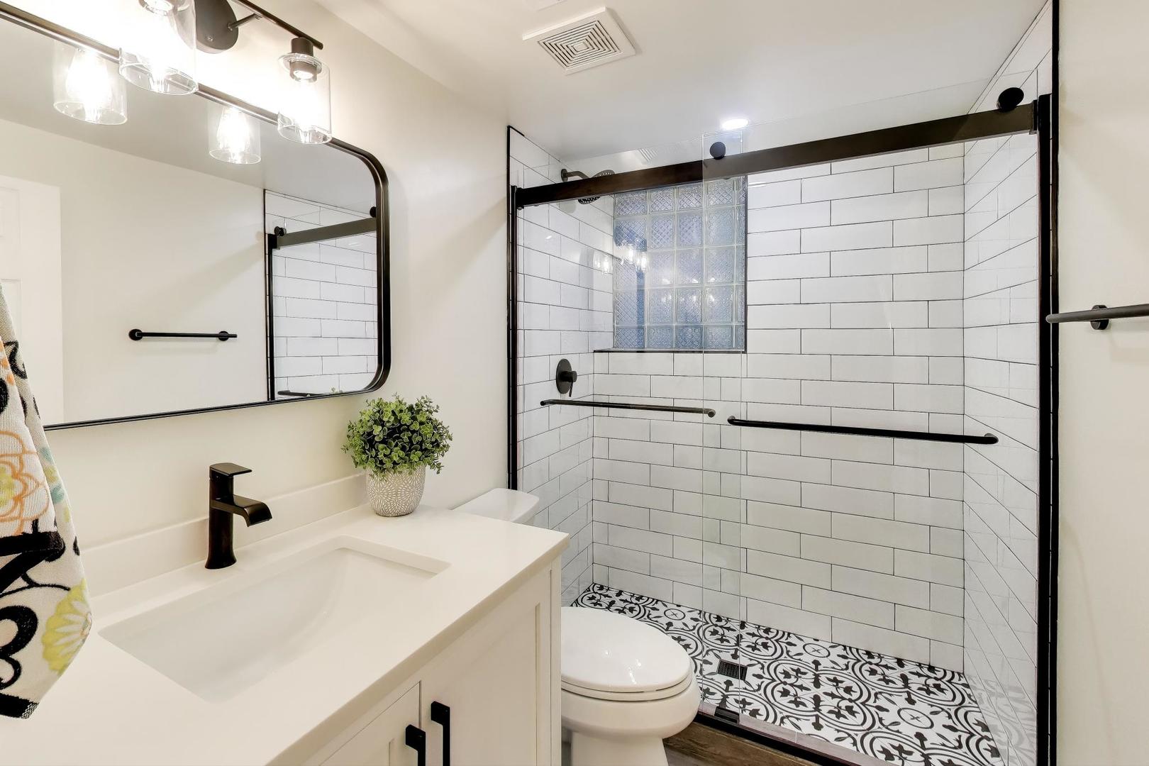 4333 N Oakley Avenue