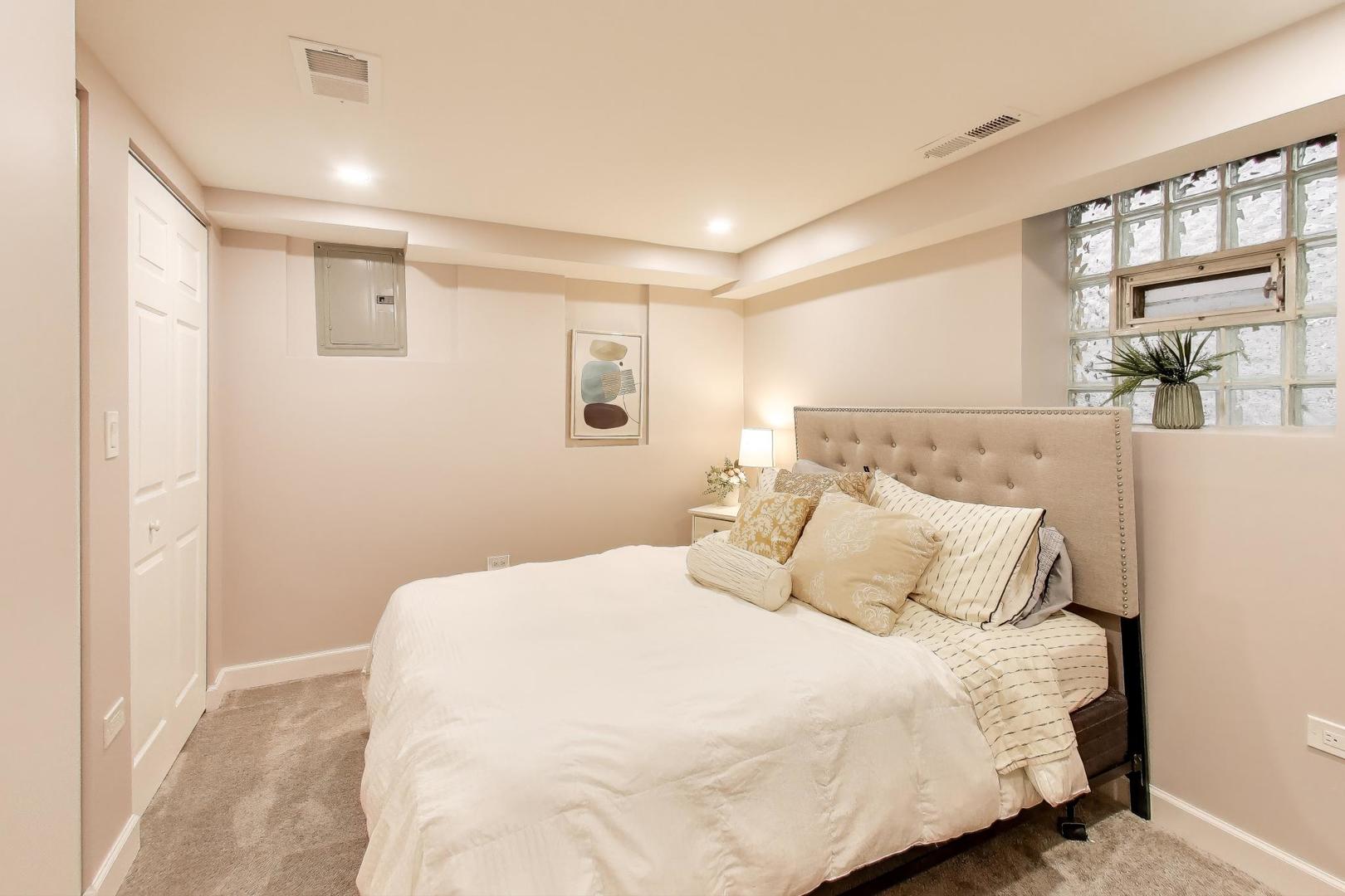 4333 N Oakley Avenue