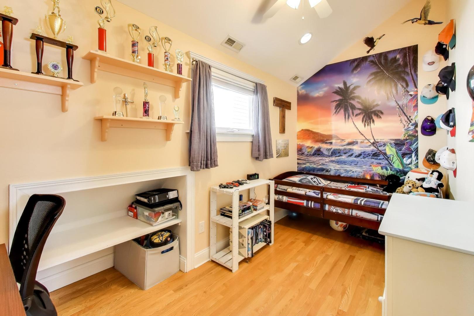 4333 N Oakley Avenue