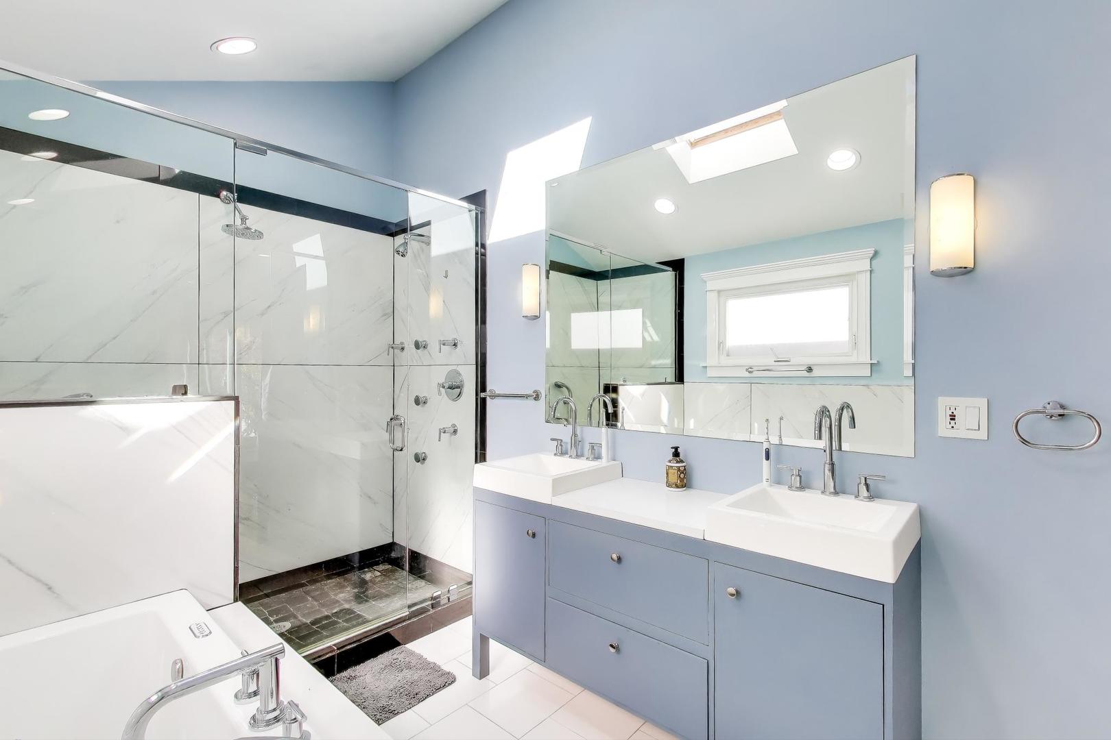 4333 N Oakley Avenue