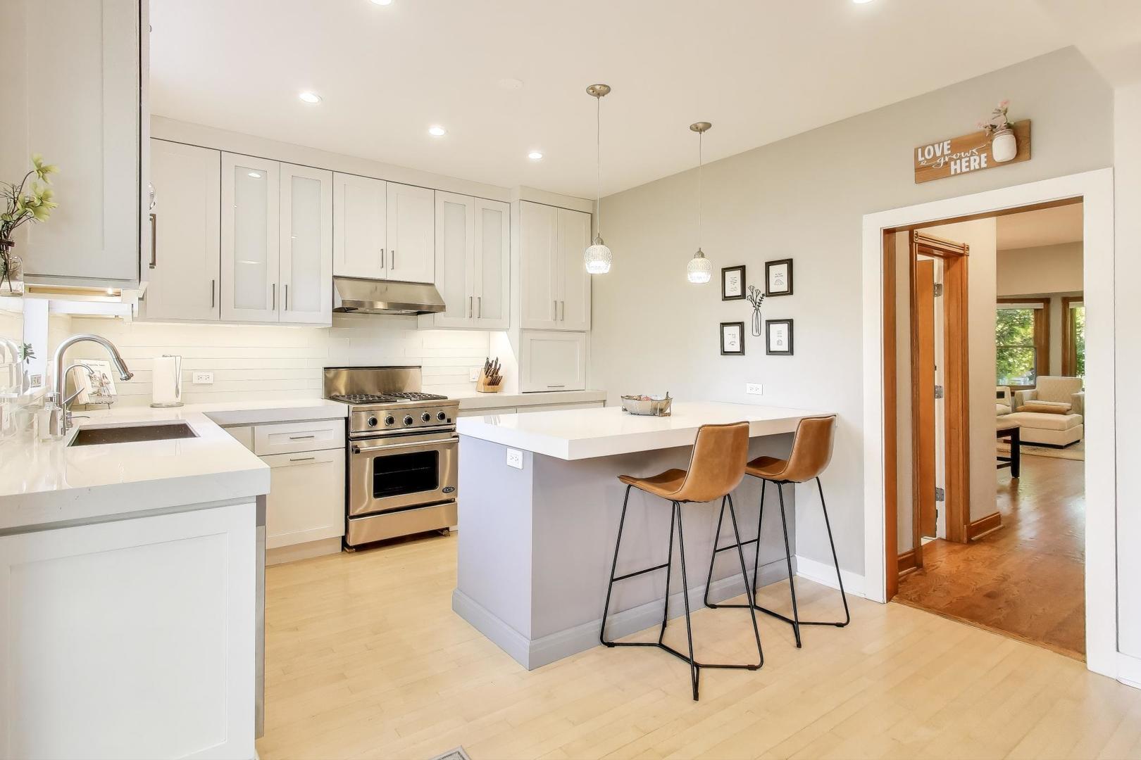 4333 N Oakley Avenue