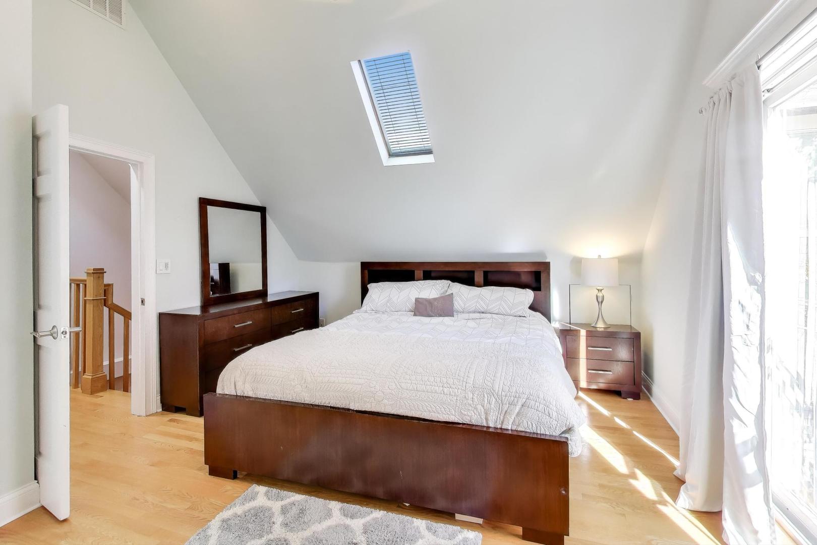 4333 N Oakley Avenue