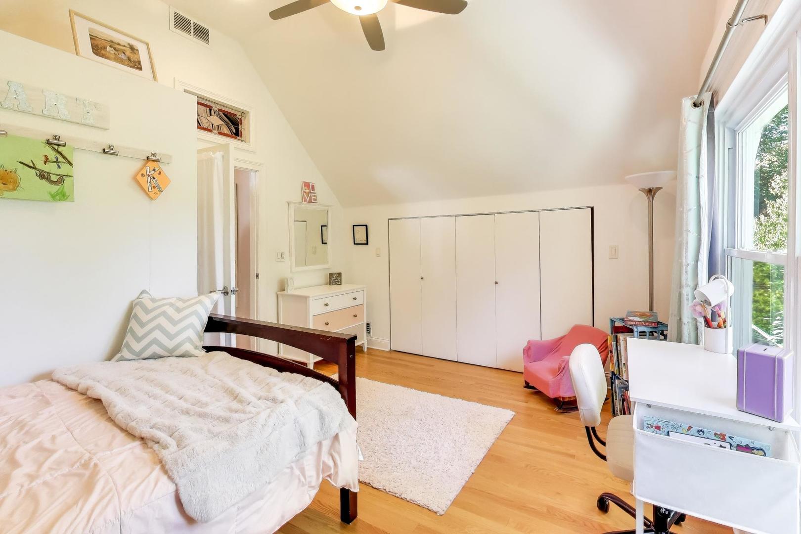 4333 N Oakley Avenue