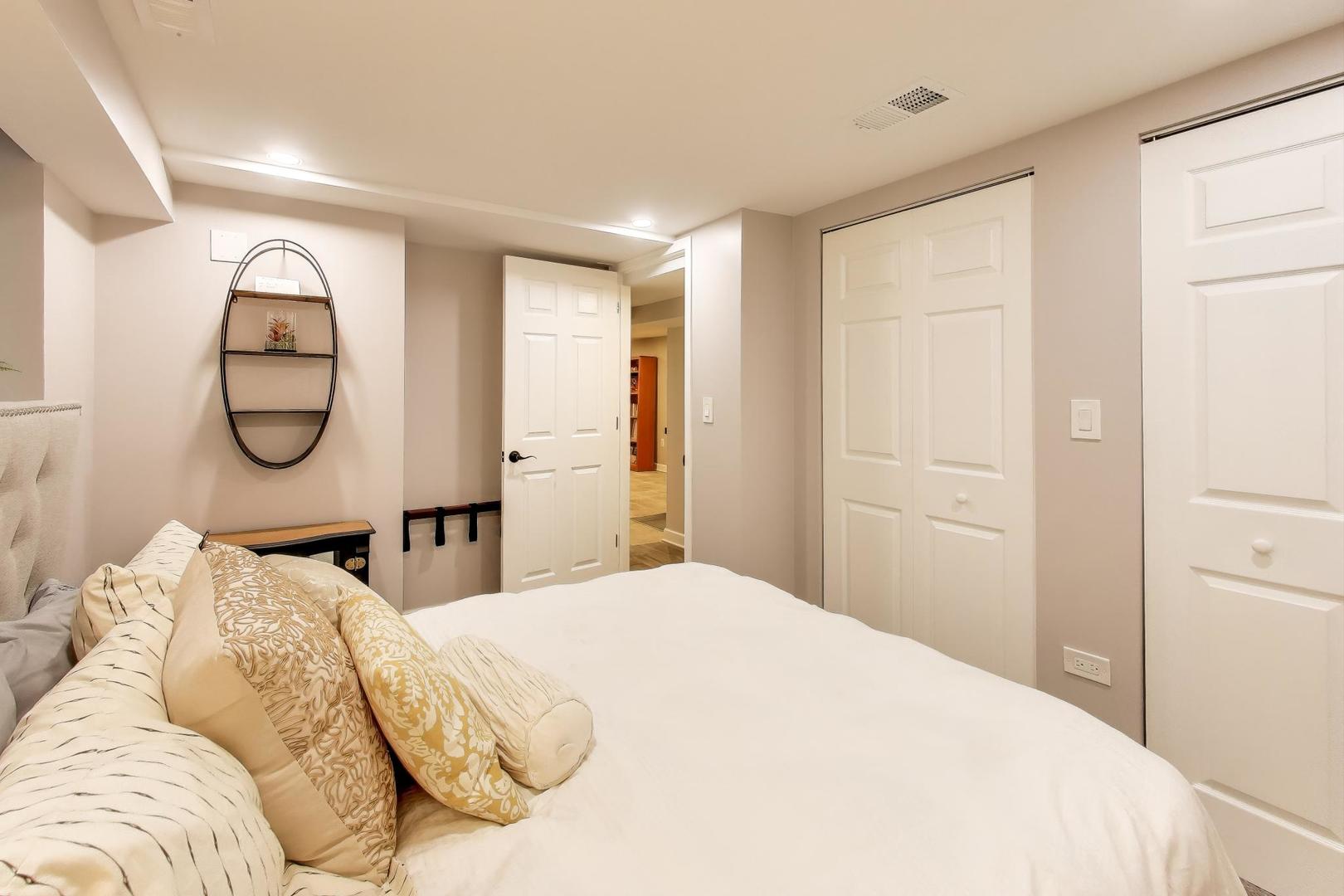 4333 N Oakley Avenue