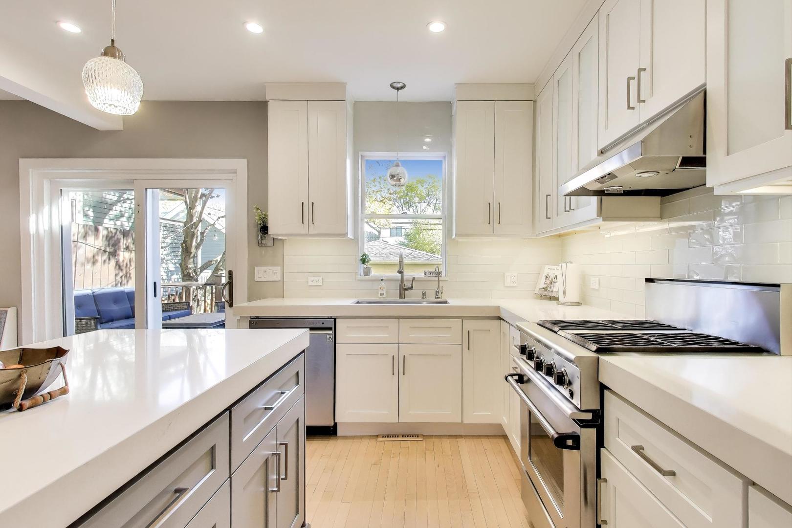 4333 N Oakley Avenue