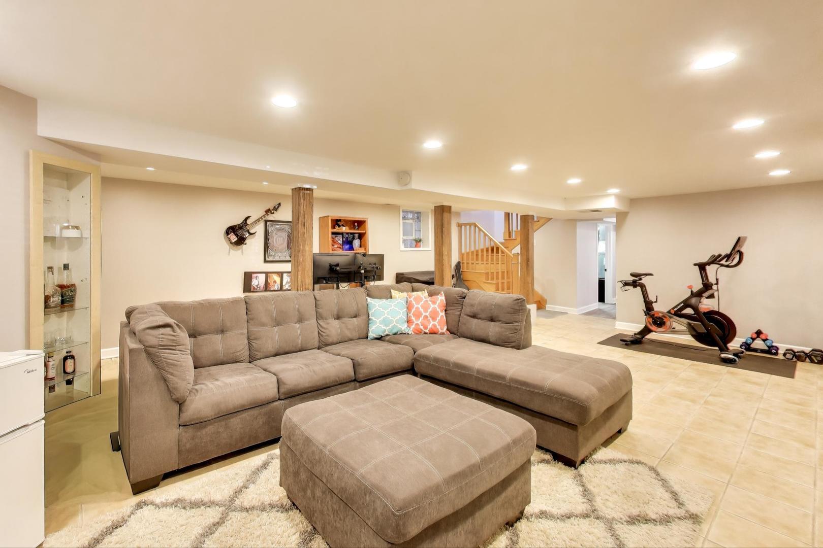 4333 N Oakley Avenue